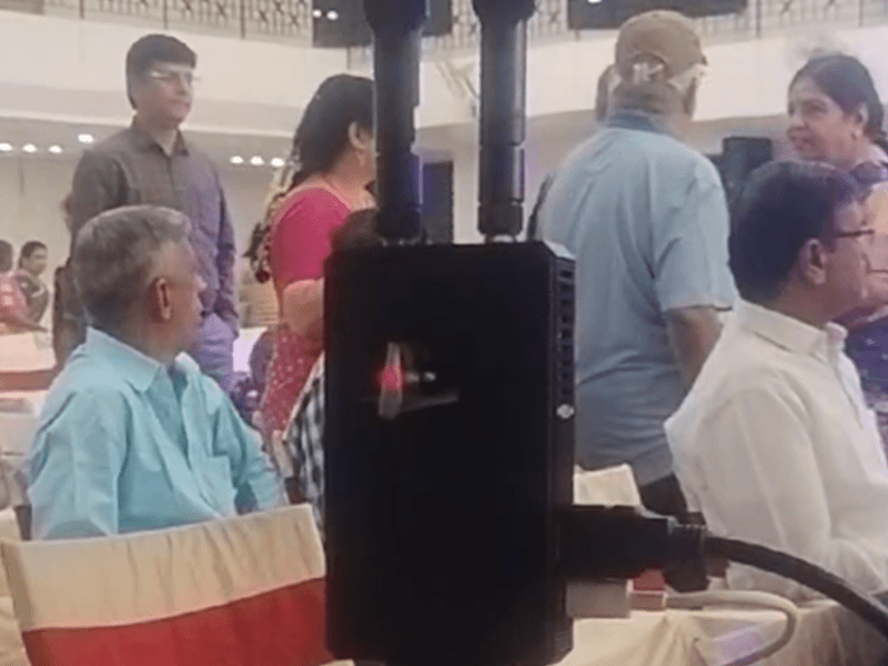 Extensor inal&aacute;mbrico utilizado en una conferencia en la India